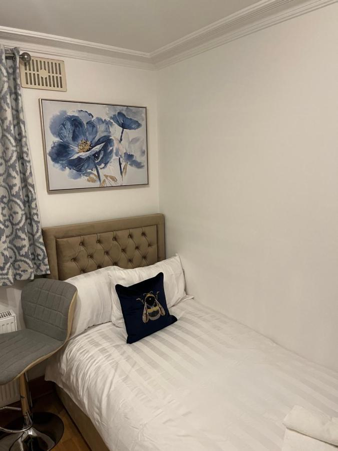 Tj Homes - Double Room With Single Bed - 3 Min To Tube Station - London Ruislip Dış mekan fotoğraf
