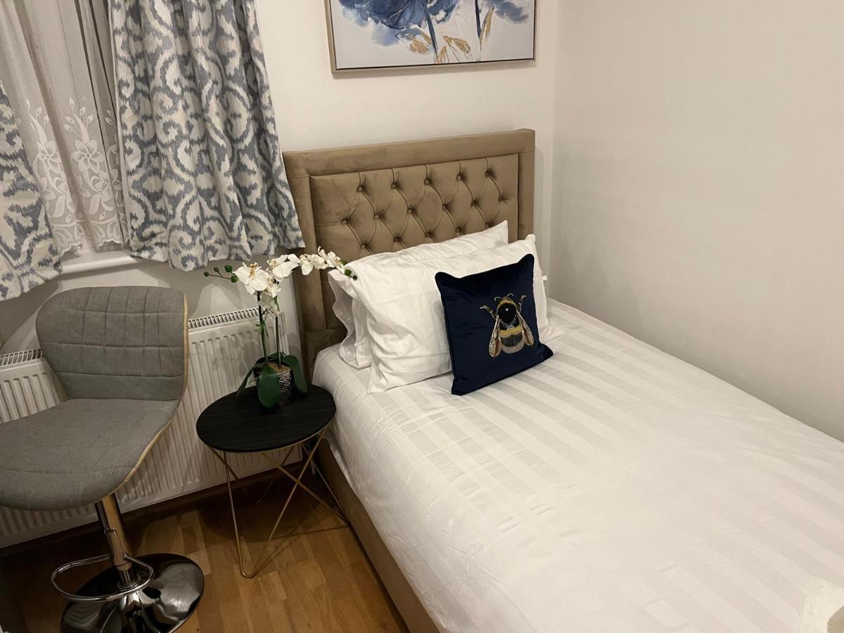 Tj Homes - Double Room With Single Bed - 3 Min To Tube Station - London Ruislip Dış mekan fotoğraf